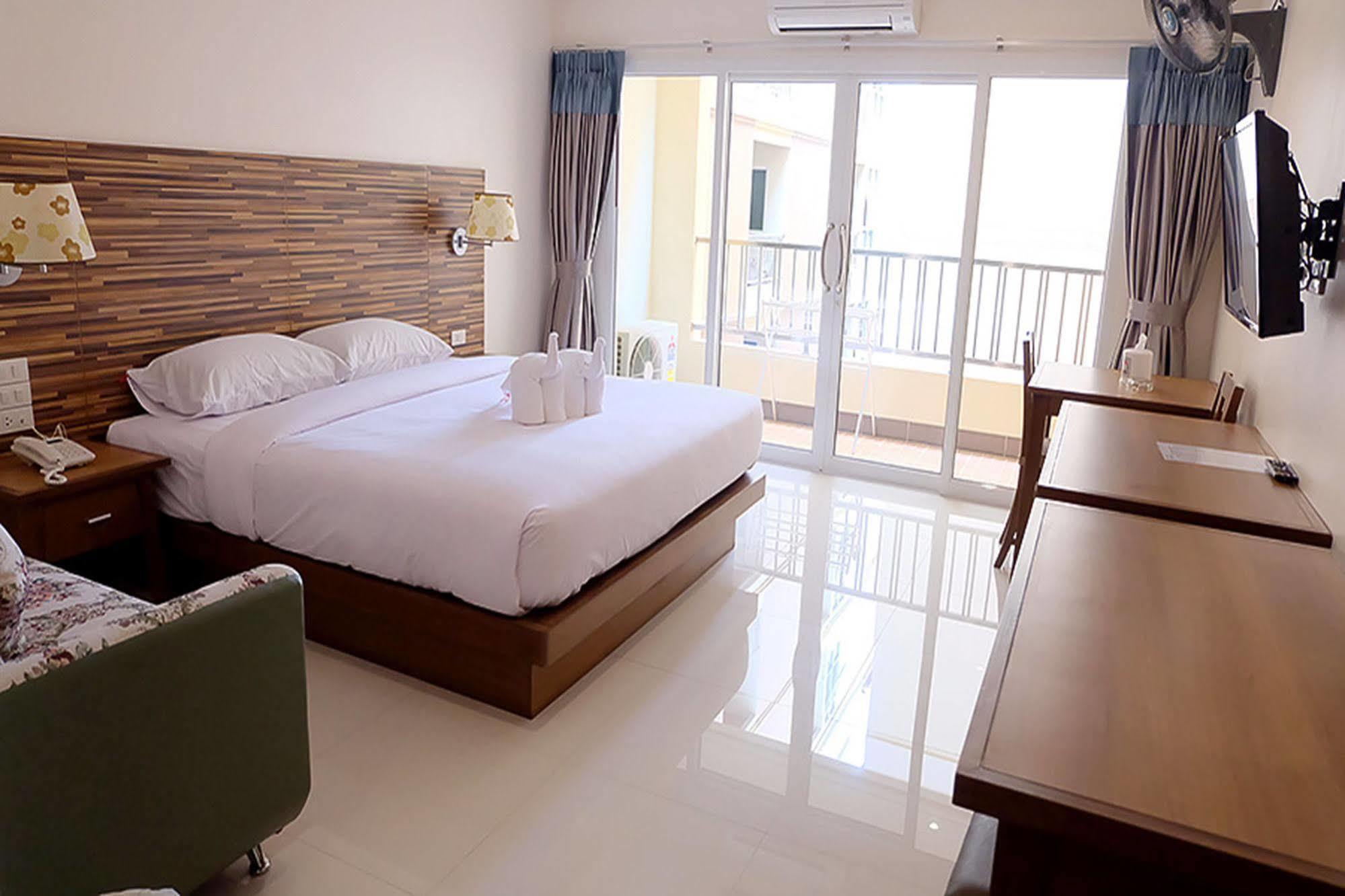 D Hotel Pattaya Exterior photo