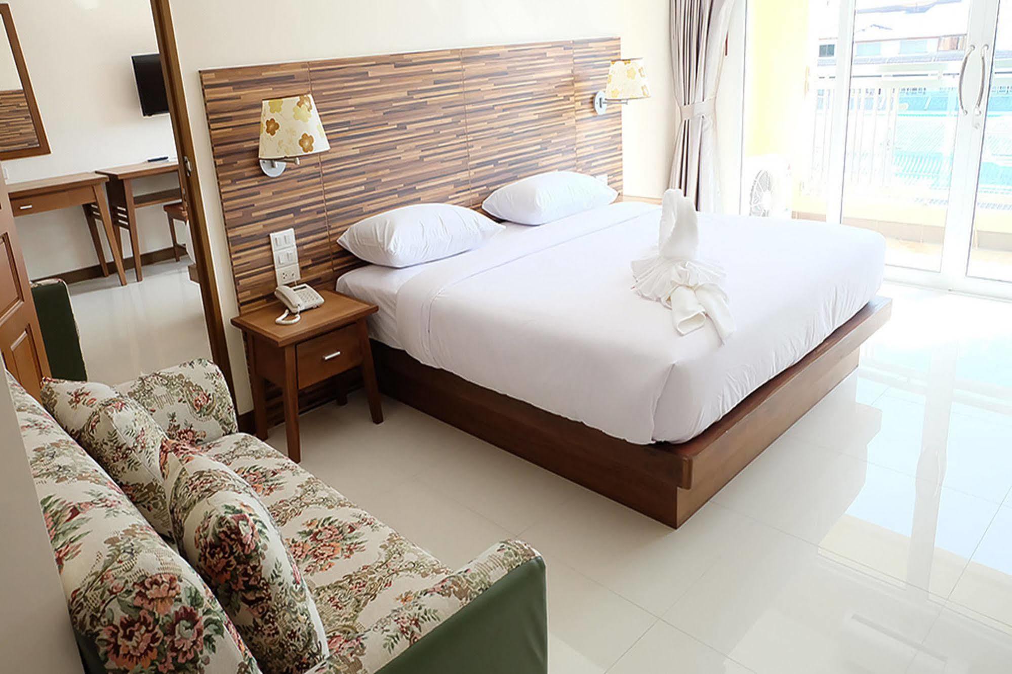 D Hotel Pattaya Exterior photo