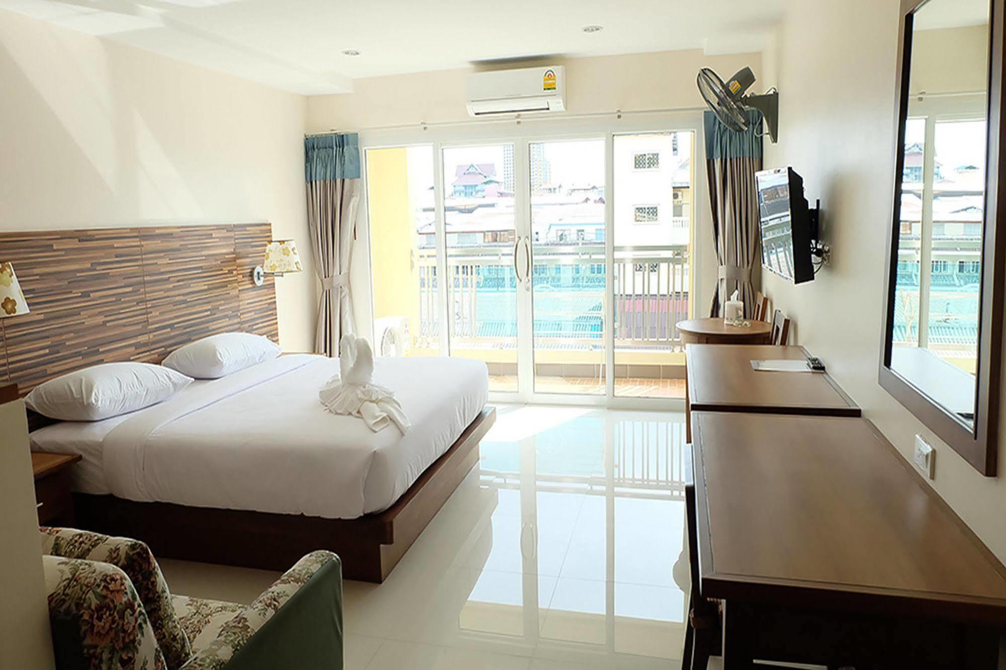 D Hotel Pattaya Exterior photo