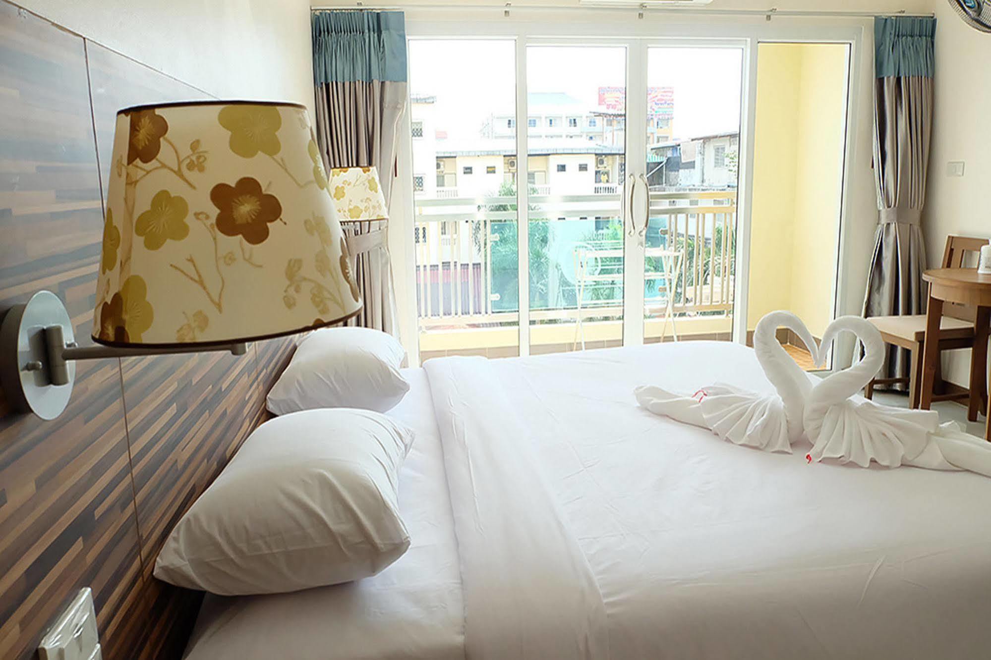 D Hotel Pattaya Exterior photo